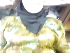 Νοικοκυρα, ενώ το κατάστημα είναι ανοιχτό