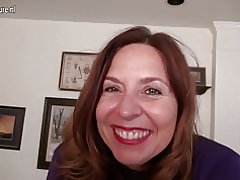 Άτακτος αμερικανική μαμά παίζει με τον εαυτό της