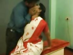 Ινδική θεία σεξ στο χώρο εργασίας
